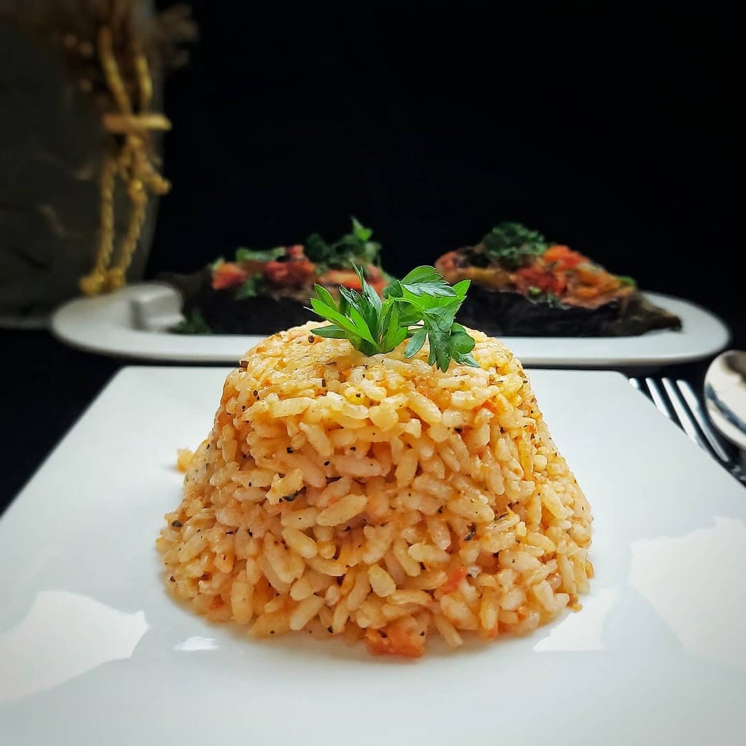 Domatesli Fesleğenli Pirinç Pilavı
