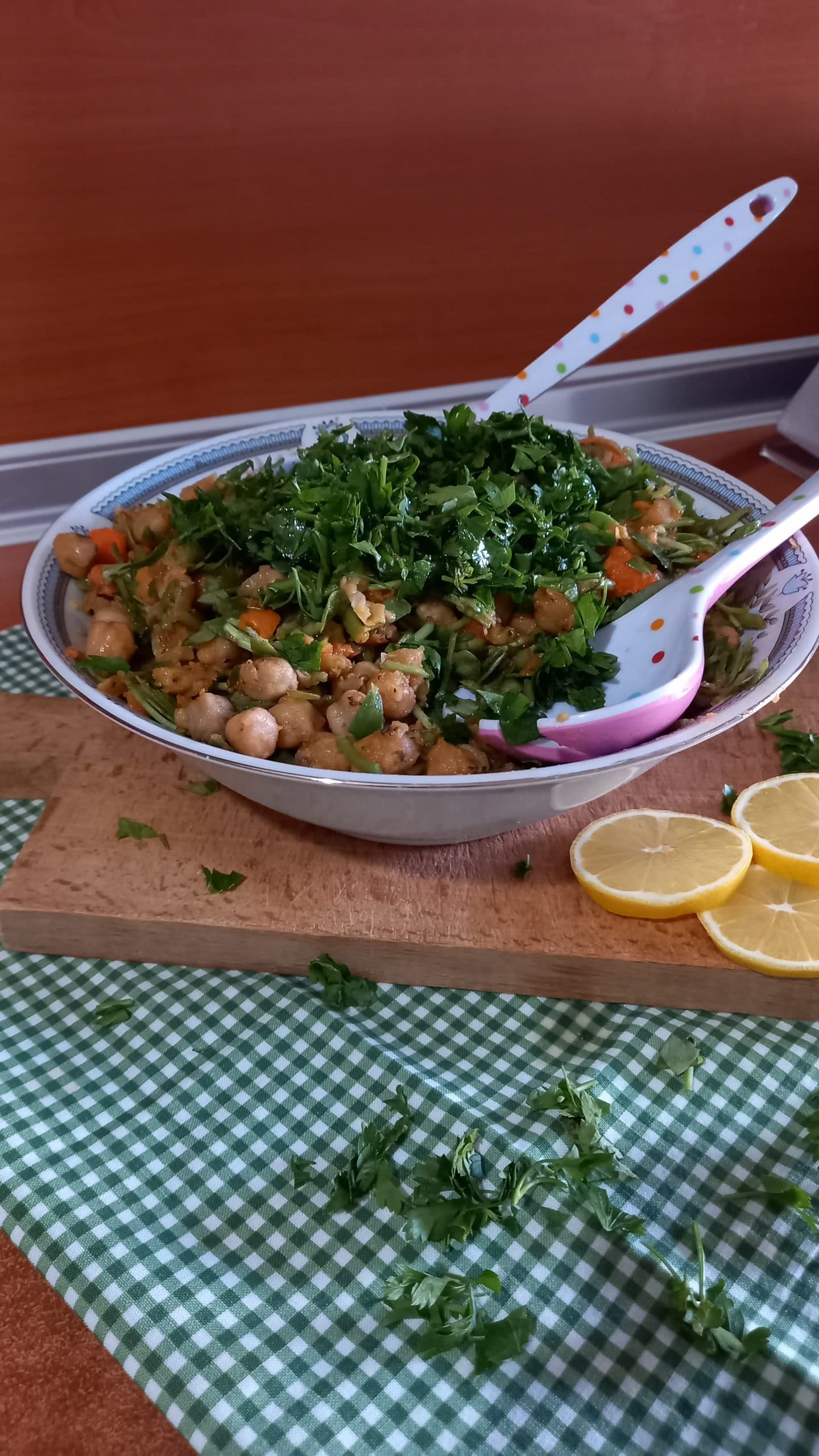 Çıtır Nohutlu Semiz Otu Salatası