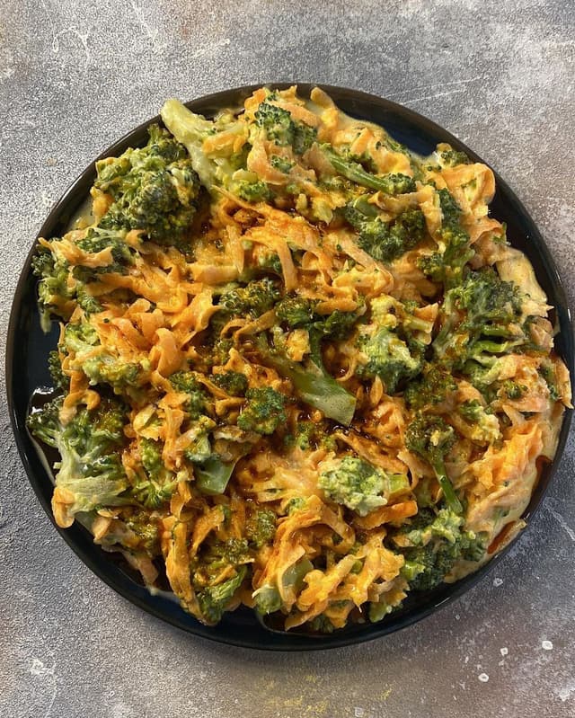 Hardallı Mayonezli Brokoli ve Havuç Salatası / Brokoli Havuç Tarato