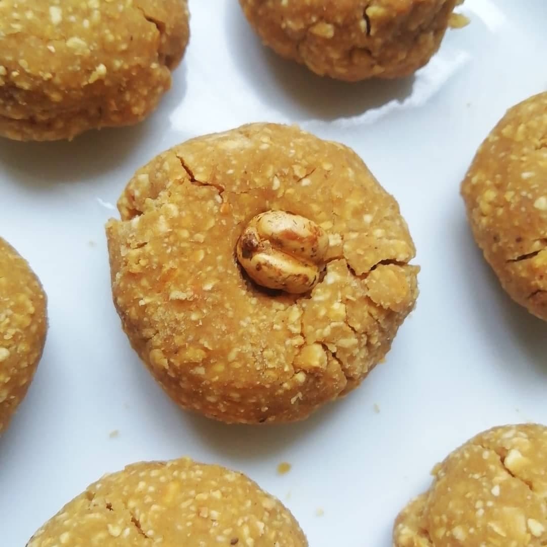 Sağlıklı Pişmeyen Leblebili Kurabiye