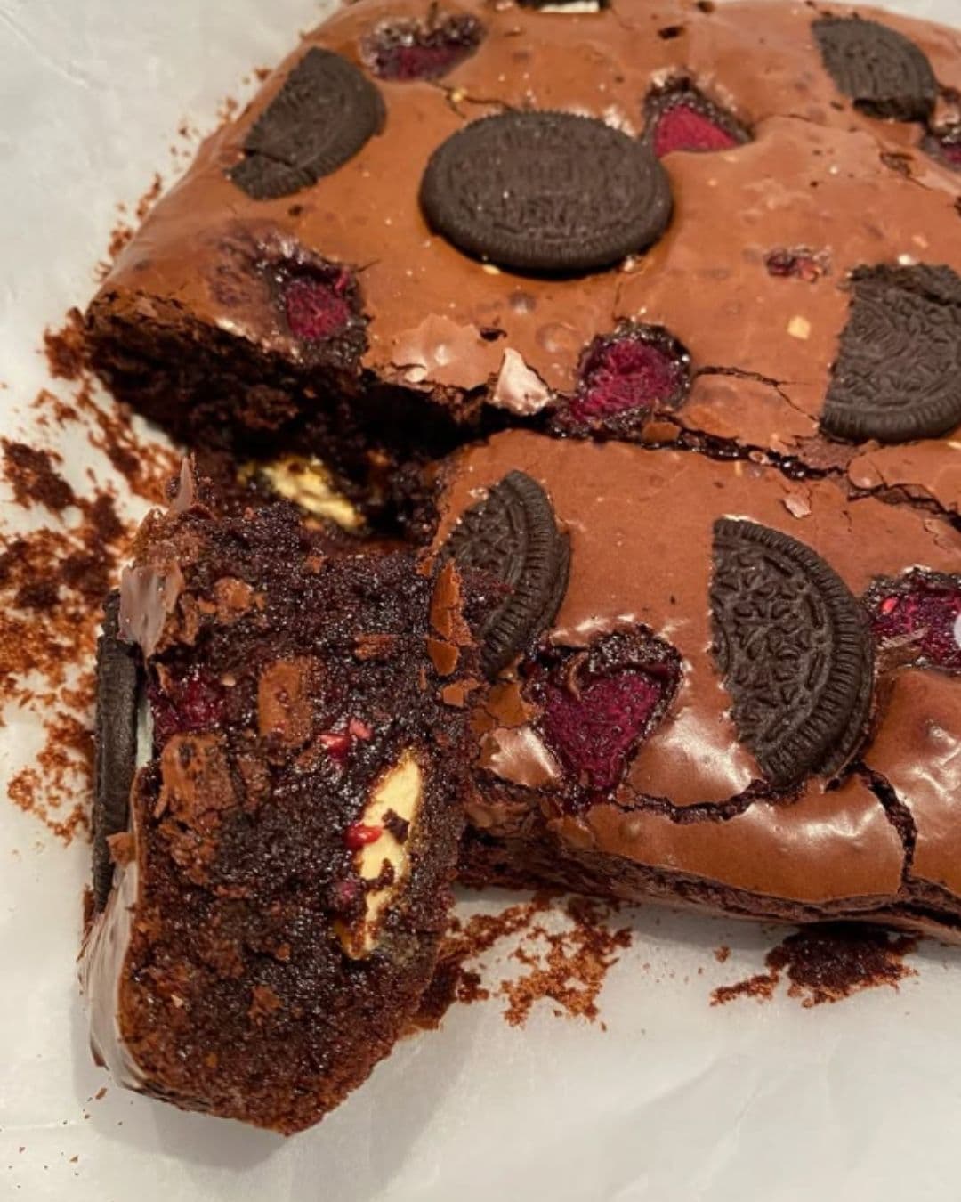 Oreolu ve Frambuazlı Brownie