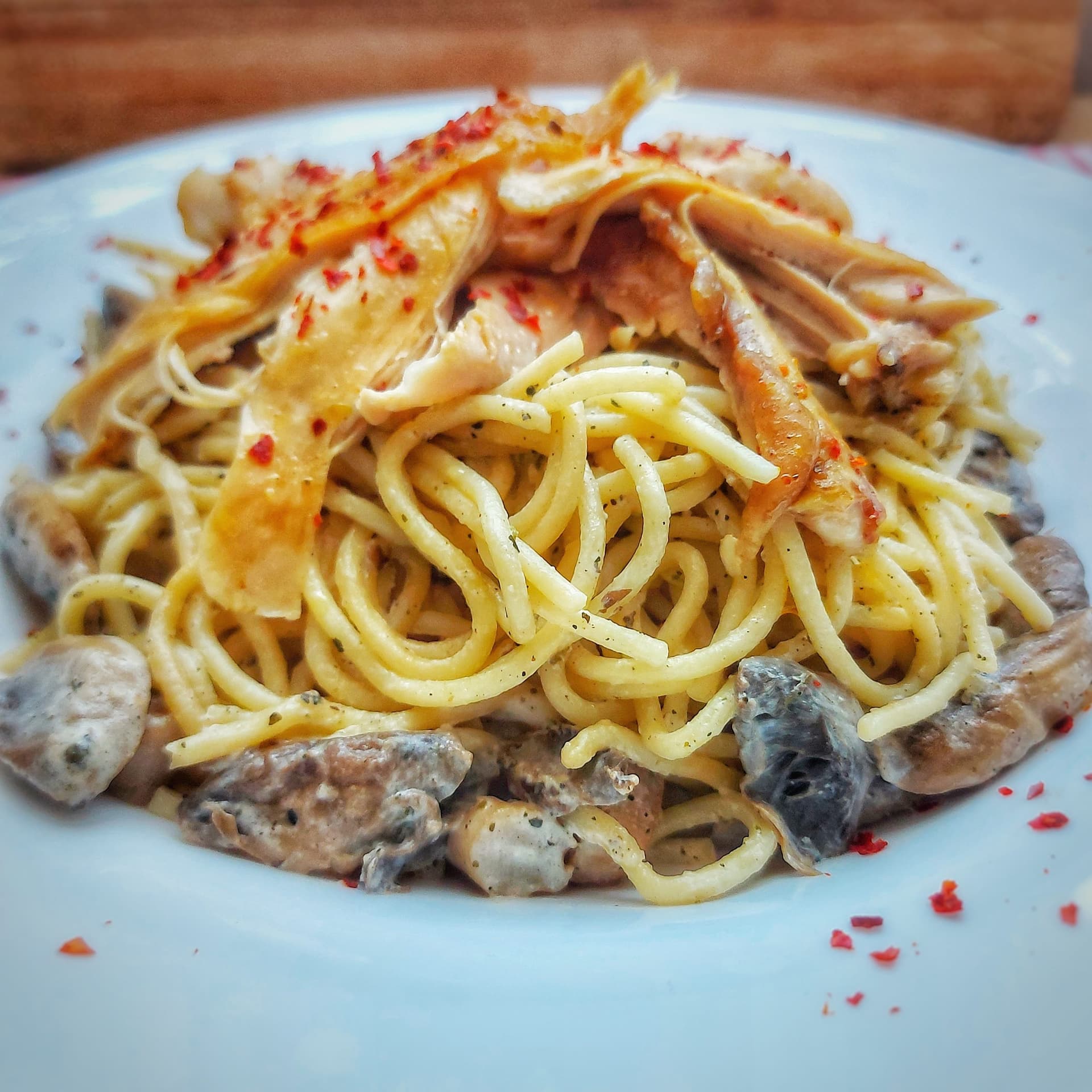 Kremalı Mantarlı Spagetti