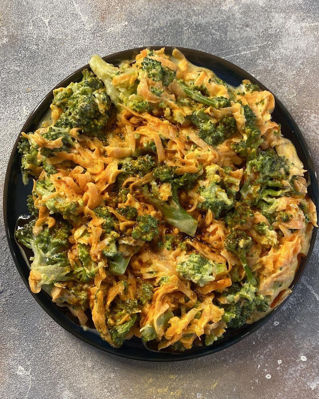 Hardallı Mayonezli Brokoli ve Havuç Salatası / Brokoli Havuç Tarato