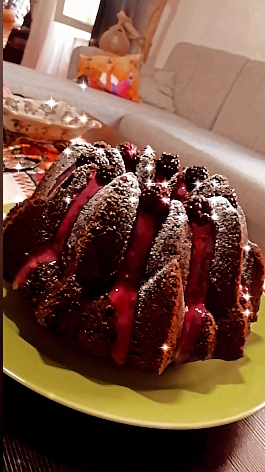 Frambuaz soslu kakaolu kek