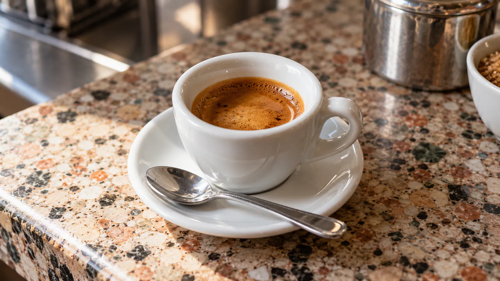 İtalyan kafesinde tek espresso