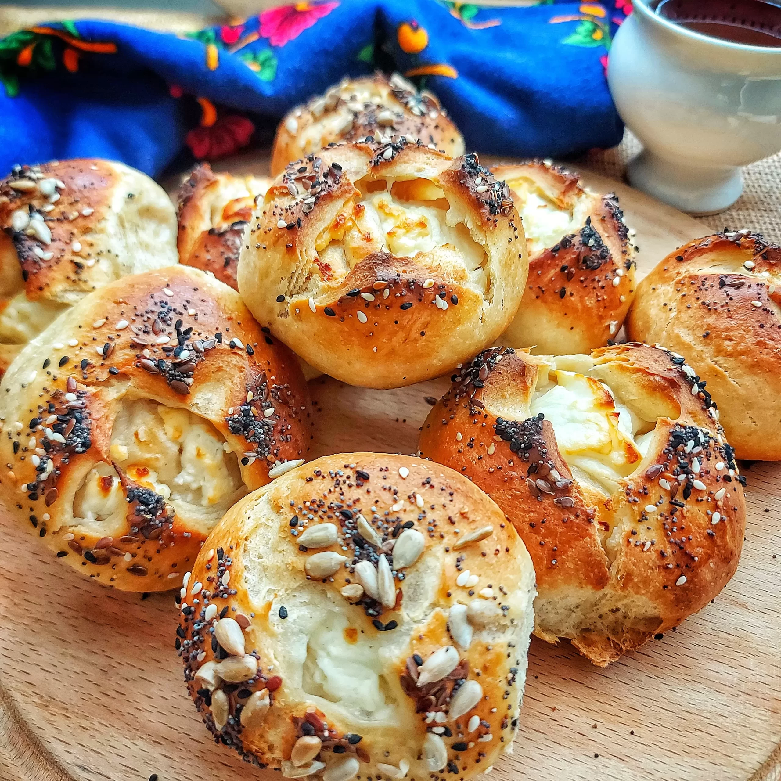 Tahıllı Peynirli Poğaça