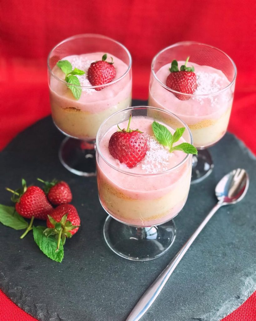 Çilekli&Muzlu Şekersiz Puding tarifi