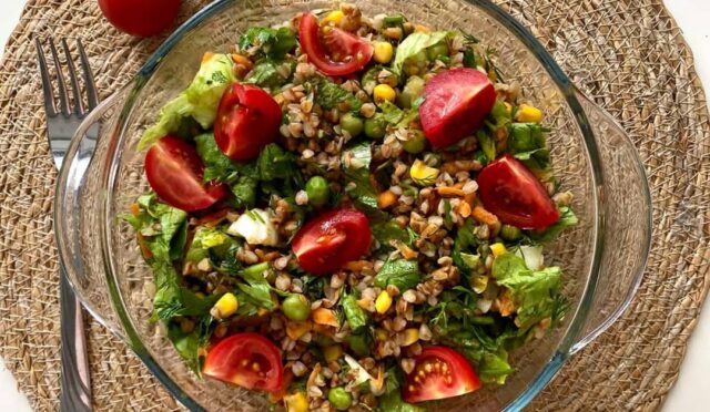 Karabuğdaylı Salata tarifi foto 1