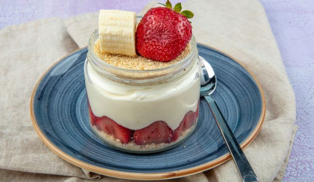 Çilekli Magnolia Tatlısı tarifi 1