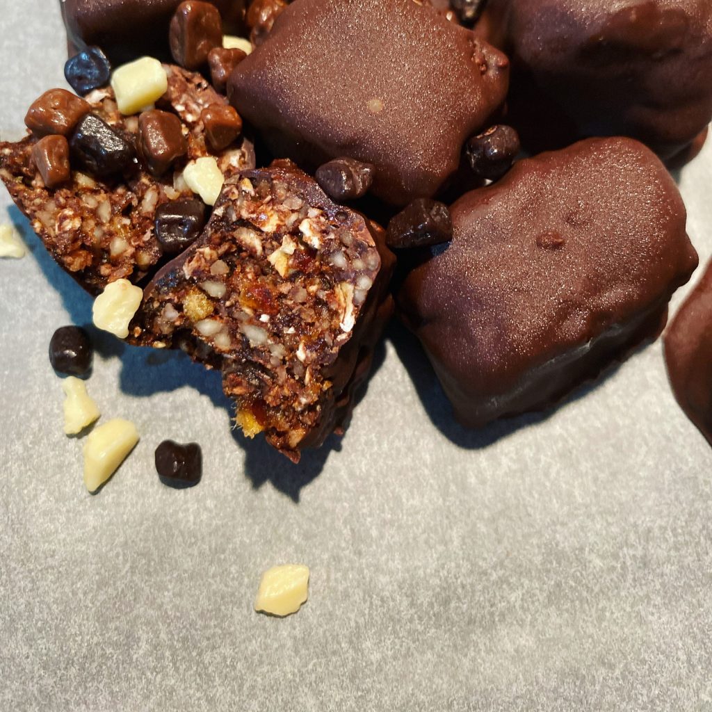 Yulaflı Hurmalı Çikolatalar tarifi