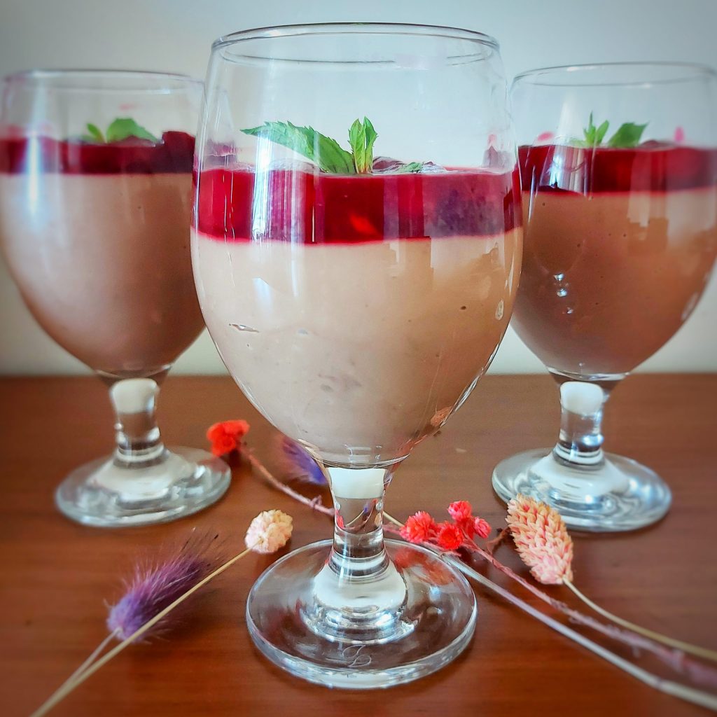 Vişne Soslu Çikolatalı Sütlü Tatlı tarifi