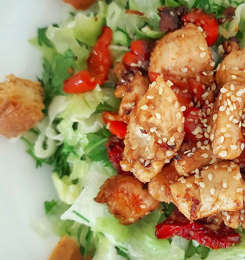 Nar Ekşili Tavuklu Salata tarifi