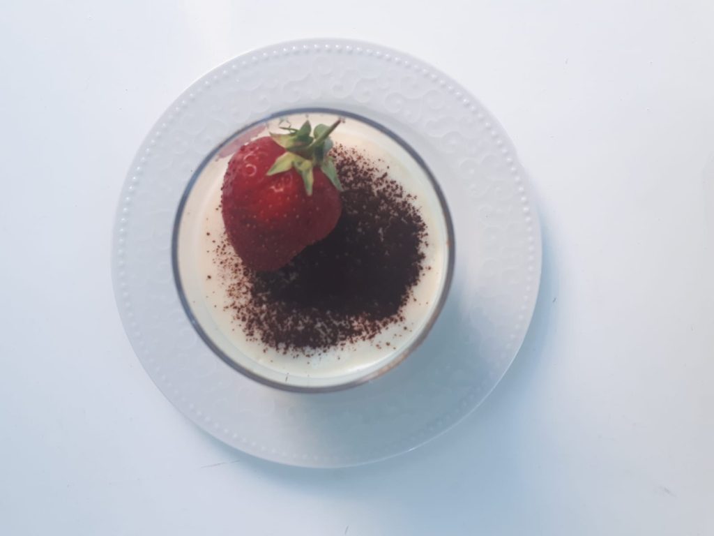 Kupta Çilekli Tiramisu tarifi