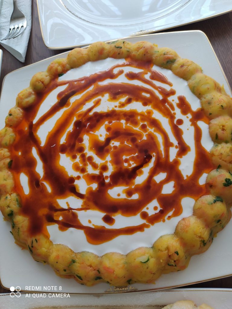 Yoğurtlu Patates Salatası tarifi