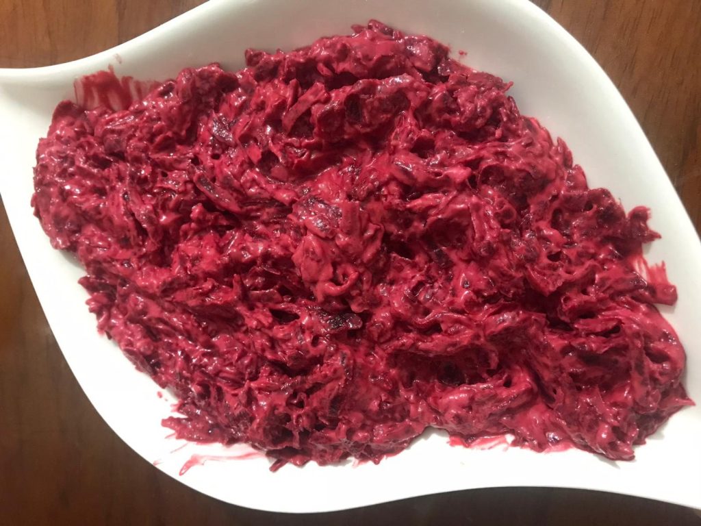 Yoğurtlu Kırmızı Pancar Salatası tarifi