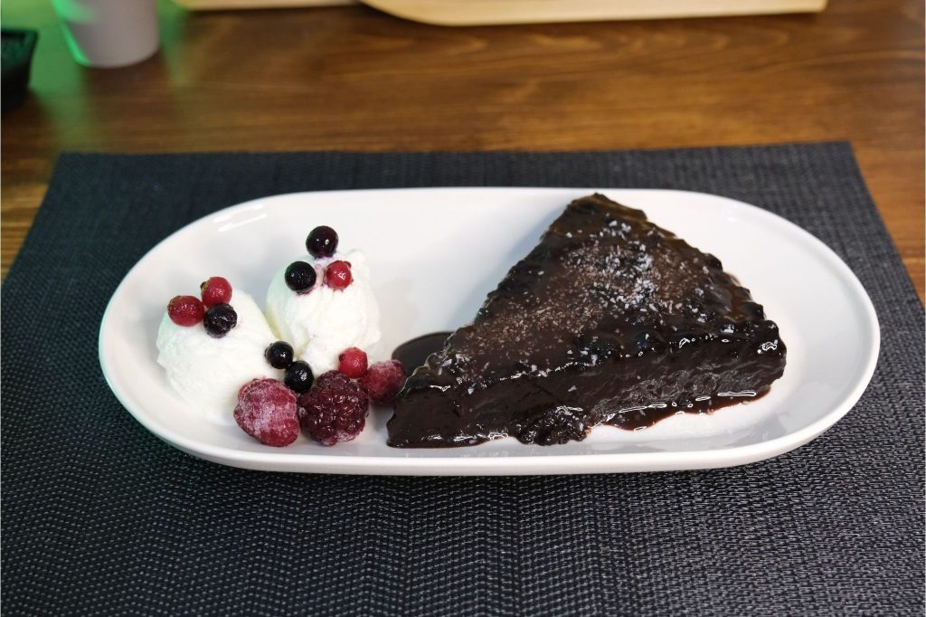 Çikolatalı Islak Kek (Videolu) tarifi