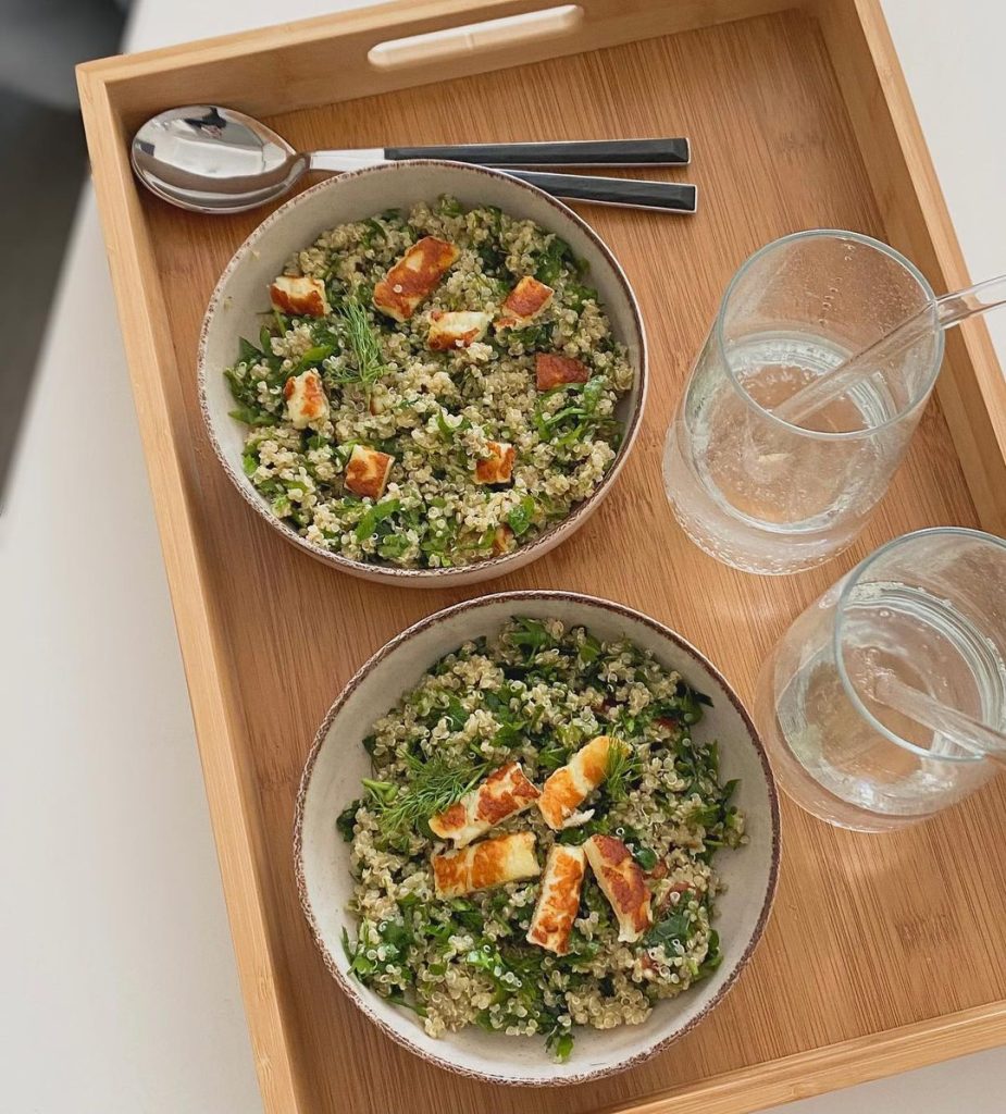 Hellimli Kinoa Salatası tarifi