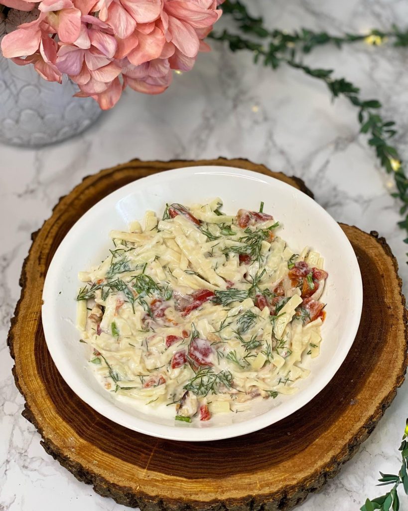 Köz Biberli Erişte Salatası tarifi